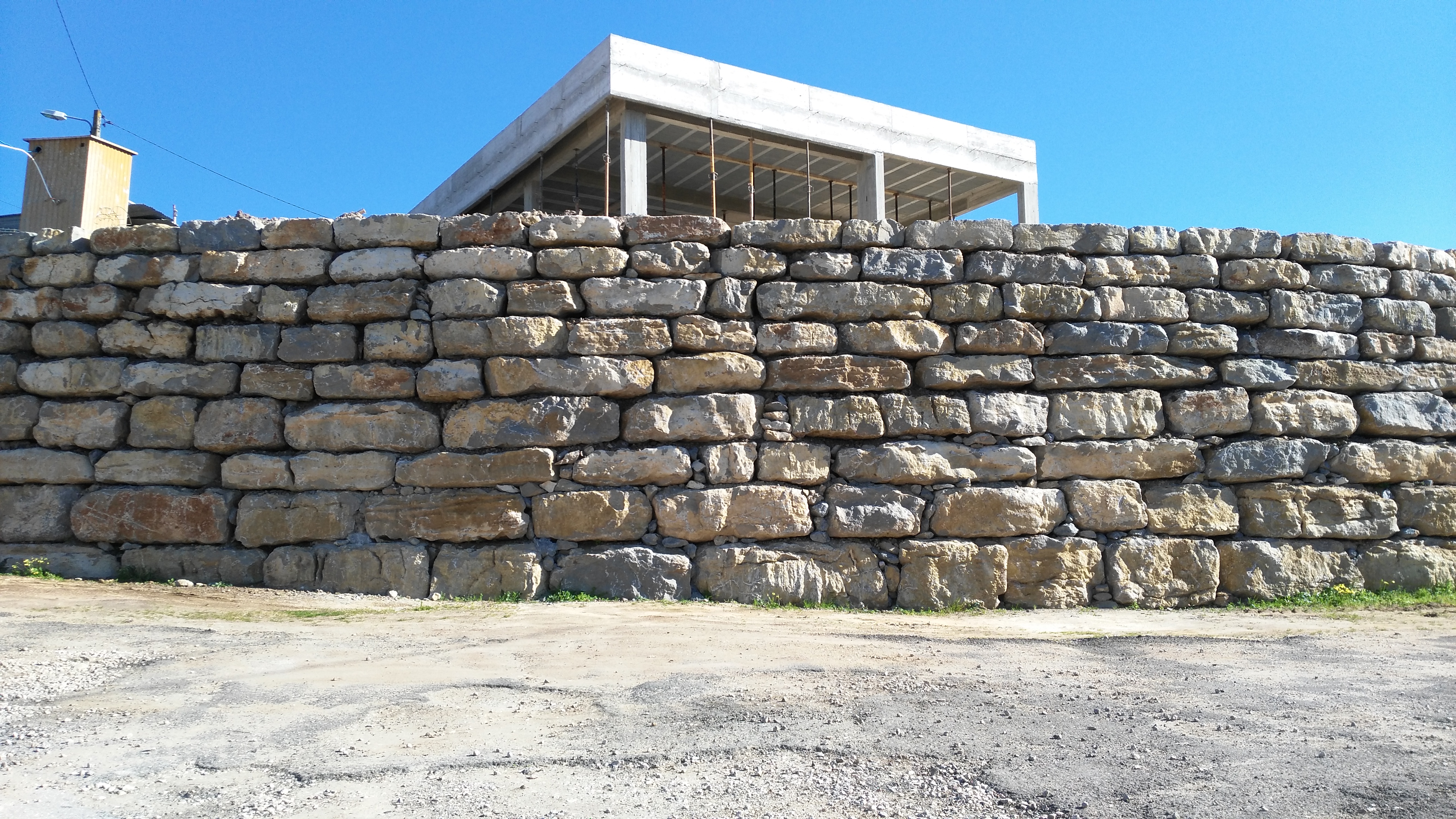 ConstruPedras - Muro de contenção em pedra argamassada