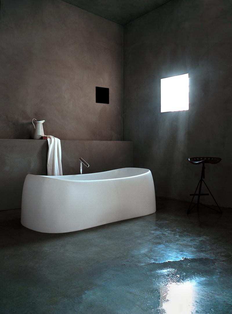 Pear-bathtub-by-Patricia-Urquiola-for-Agape-01.jpg