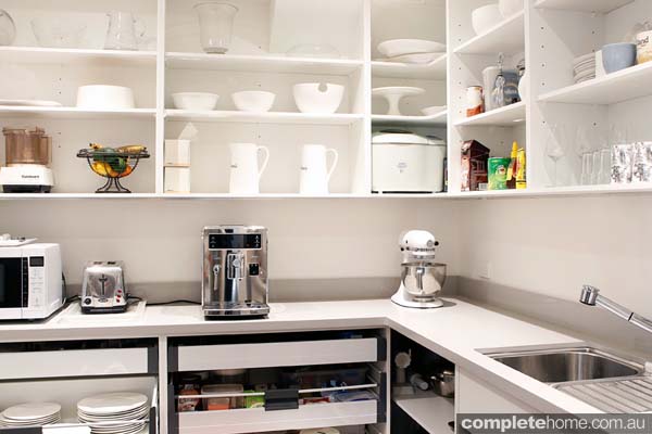 6-white-contemporary-butlers-pantry.jpg