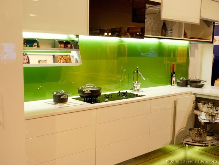 e0aa68e71679639e95eb4cca0903897a--glass-kitchen-cabinets-glass-tile-kitchen-backsplash.jpg