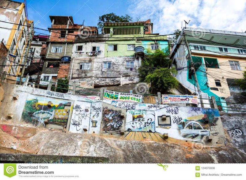 rocinha-favela-em-rio-de-janeiro-124075008.jpg