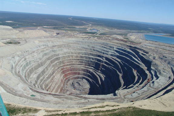 images_sept2013_russia_Diamond-mine-Udachni.jpg