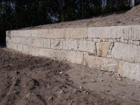 Quanto custa construir muro de pedra? Preços [2023] - Habitissimo