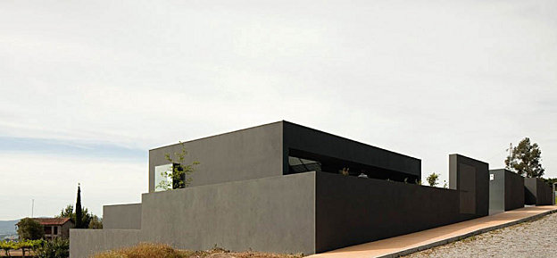 08-House-in-Guimaraes-by-Sequeira-Architects-on-usti-mag-b.jpg