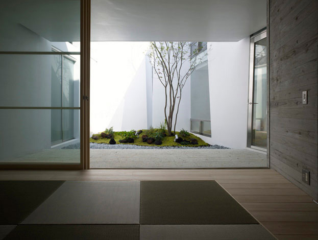 Suppose-Design-Studio-interior-garden-courtyard.jpg