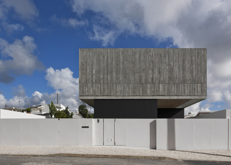 Dezeen_2-ss_House-in-Juso-by-ARX-Portugal-and-Stefano-Riva.jpg
