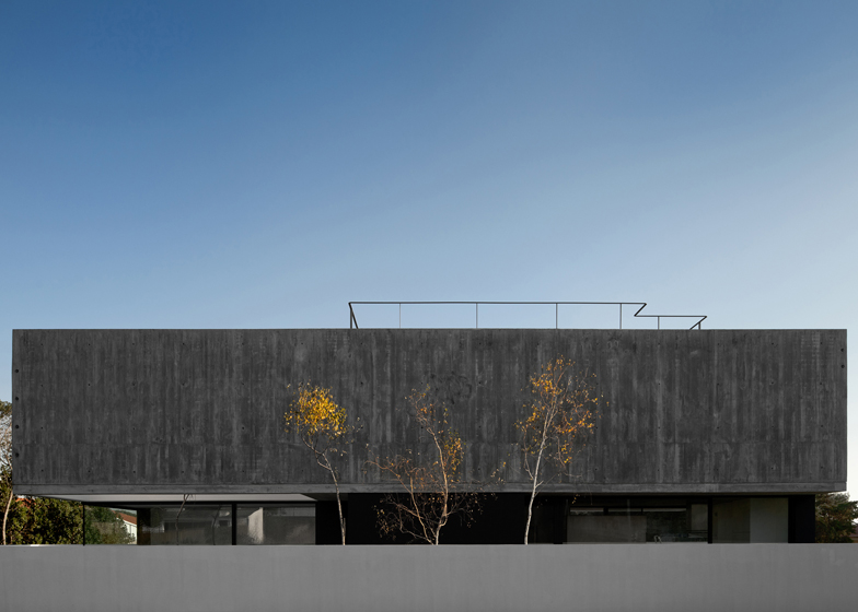 Dezeen_3-ss_House-in-Juso-by-ARX-Portugal-and-Stefano-Riva.jpg