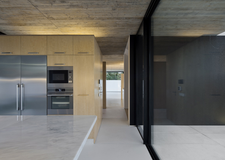 Dezeen_5-ss_House-in-Juso-by-ARX-Portugal-and-Stefano-Riva.jpg