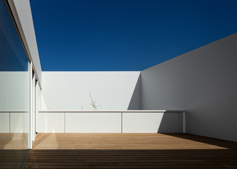 Dezeen_17-ss_House-in-Juso-by-ARX-Portugal-and-Stefano-Riva.jpg
