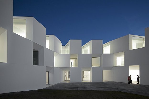 USTI-MAG-1-House-for-elderly-people-by-Aires-Mateu-copie-1.jpg