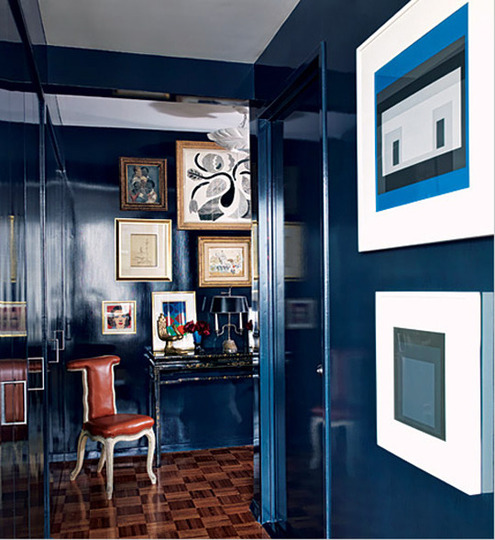NAVY-BLUE-Miles-Redd-Lacquered-walls-apt-Ther.jpg