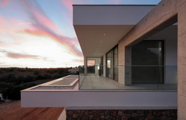 Arquitectura-de-excelencia-no-Algarve_fullview.jpg