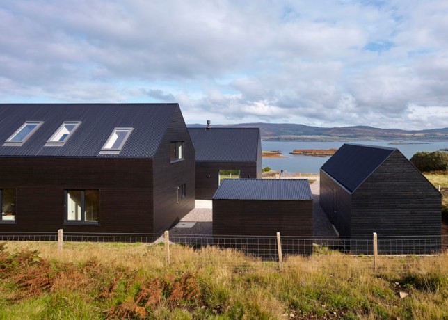 House-on-Skye-by-Dualchas-Architects_dezeen_784_2-644x460.jpg