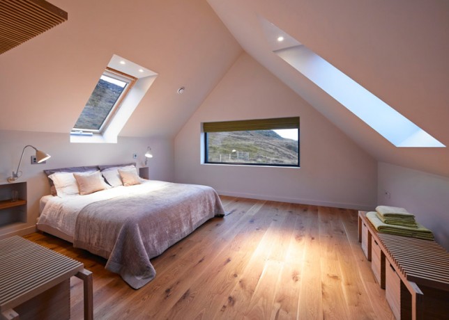 House-on-Skye-by-Dualchas-Architects_dezeen_784_3-644x460.jpg