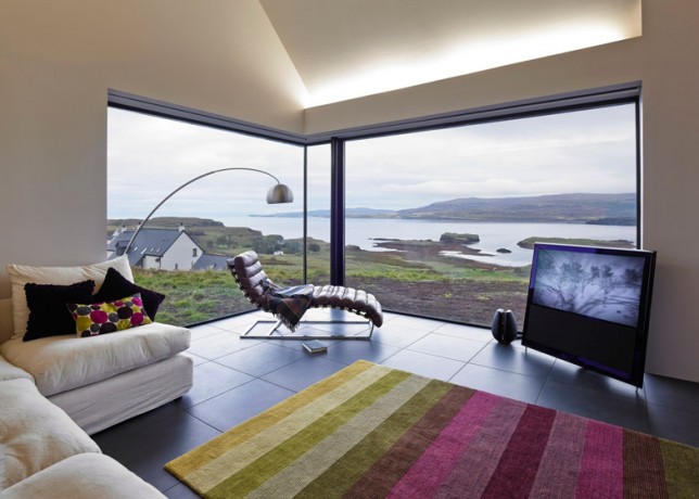 House-on-Skye-by-Dualchas-Architects_dezeen_784_5-644x460.jpg