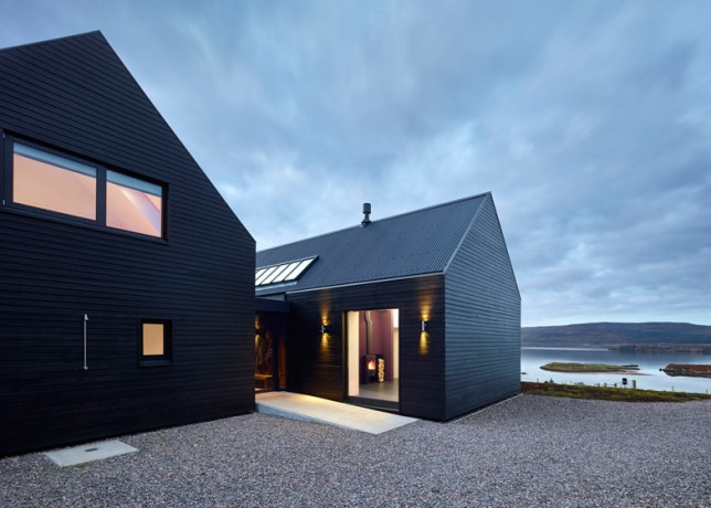 House-on-Skye-by-Dualchas-Architects_dezeen_784_7-644x460.jpg