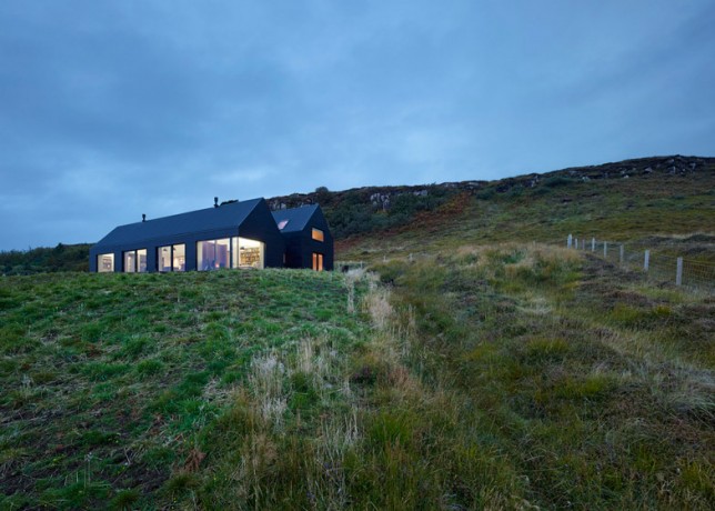 House-on-Skye-by-Dualchas-Architects_dezeen_784_4-644x460.jpg