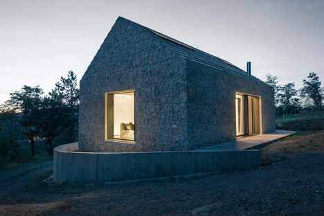 Compact-Karst-House-by-Dekleva-Gregoric-Arhitekti_dezeen_468_26.jpg