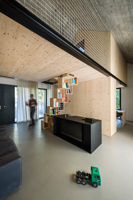 Compact-Karst-House-by-Dekleva-Gregoric-Arhitekti_dezeen_468_9.jpg